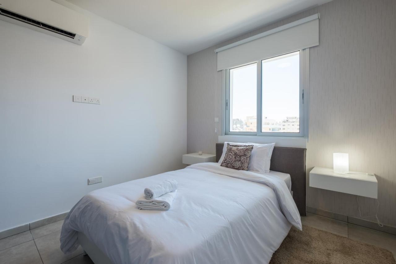 Solaar Apartments Faneromeni Larnaca Esterno foto