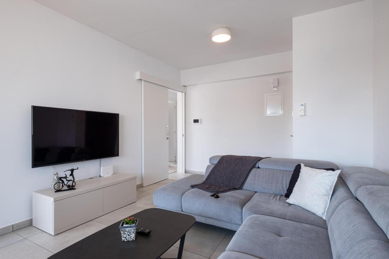 Solaar Apartments Faneromeni Larnaca Esterno foto